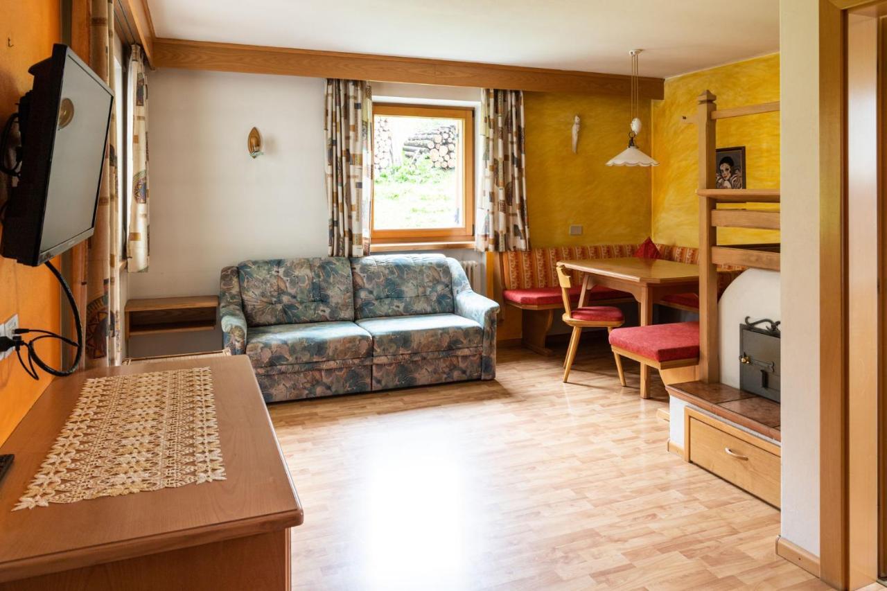 Garni Juri Bed and Breakfast La Villa  Exteriör bild