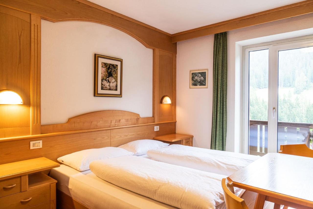 Garni Juri Bed and Breakfast La Villa  Exteriör bild