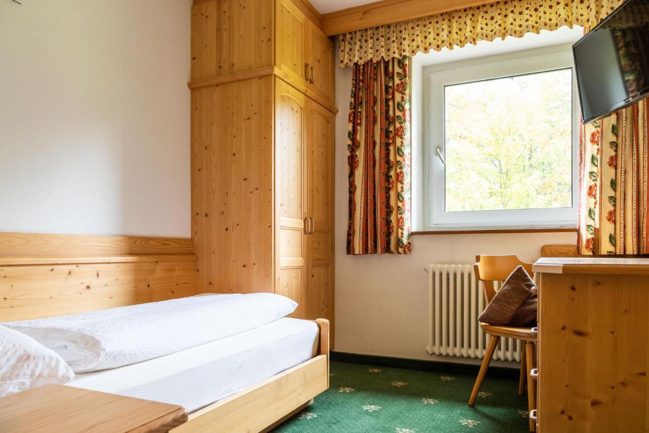 Garni Juri Bed and Breakfast La Villa  Exteriör bild